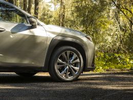 Lexus UX 250h F Sport segunda mão Lisboa