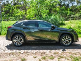 Lexus UX 250h Sport segunda mão Lisboa