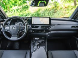 Lexus UX 250h Sport segunda mão Lisboa