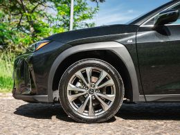 Lexus UX 250h Sport segunda mão Lisboa