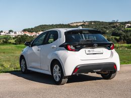 Toyota Yaris NG Yaris 1.5 Hybrid Dynamic Force Comfort Plus segunda mão Lisboa