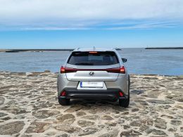 Lexus UX UX 250h Sport segunda mão Porto