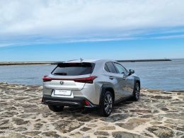 Lexus UX UX 250h Sport segunda mão Porto