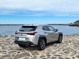 Lexus UX UX 250h Sport segunda mão Porto