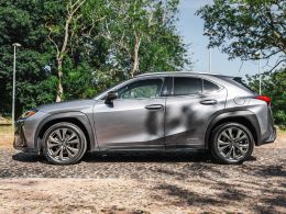 Lexus UX UX 250h F Sport segunda mão Lisboa