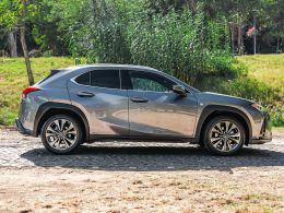 Lexus UX UX 250h F Sport segunda mão Lisboa