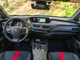 Lexus UX UX 250h F Sport segunda mão Lisboa