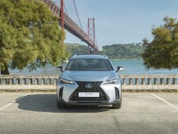 Lexus UX 250h Sport segunda mão Lisboa