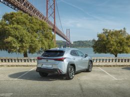 Lexus UX 250h Sport segunda mão Lisboa