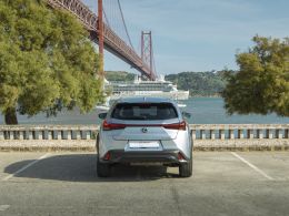 Lexus UX 250h Sport segunda mão Lisboa