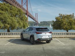 Lexus UX 250h Sport segunda mão Lisboa