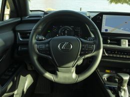 Lexus UX 250h Sport segunda mão Lisboa