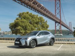 Lexus UX 250h Sport segunda mão Lisboa