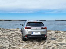 Lexus UX UX 250h Sport segunda mão Porto