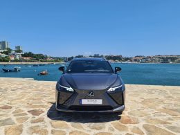 Lexus RZ RZ 450e Executive Plus segunda mão Porto