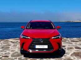 Lexus NX NX 450h+ Executive Plus segunda mão Porto