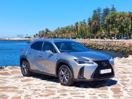 Lexus UX UX 250h Sport segunda mão Porto