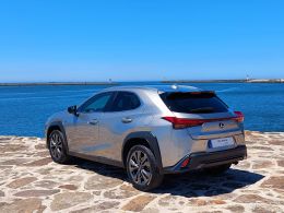 Lexus UX UX 250h Sport segunda mão Porto