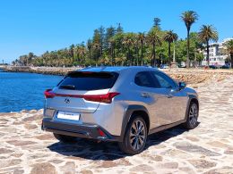 Lexus UX UX 250h Sport segunda mão Porto