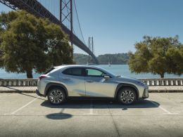 Lexus UX 250h Sport segunda mão Lisboa