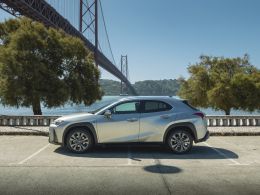 Lexus UX 250h Sport segunda mão Lisboa