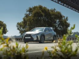 Lexus UX 250h Sport segunda mão Lisboa