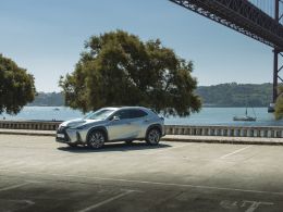 Lexus UX 250h Sport segunda mão Lisboa