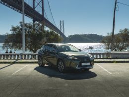 Lexus UX 300e Luxury + segunda mão Lisboa