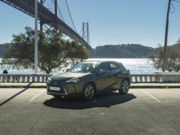 Lexus UX 300e Luxury + segunda mão Lisboa