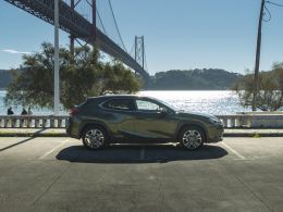 Lexus UX 300e Luxury + segunda mão Lisboa