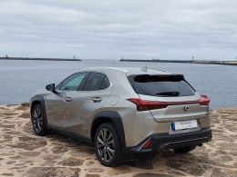 Lexus UX UX 250h Sport segunda mão Porto