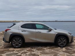 Lexus UX UX 250h Sport segunda mão Porto