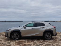 Lexus UX UX 250h Sport segunda mão Porto