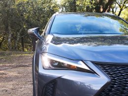 Lexus UX 250h Sport segunda mão Braga