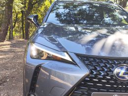 Lexus UX 250h Special Edition segunda mão Braga