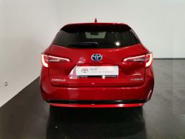 Toyota COROLLA TS 1.8 Hybrid Comfort + Pack Sport segunda mão Leiria