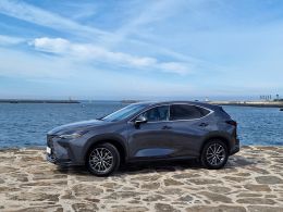 Lexus NX NX 450h+ Premium segunda mão Porto