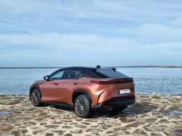 Lexus RZ RZ 450e Premium Bitone segunda mão Porto