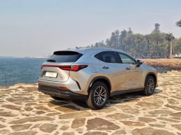 Lexus NX NX 450h+ Executive Plus segunda mão Porto