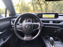 Lexus UX 300e Luxury segunda mão Braga