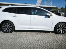 Toyota COROLLA TS Corolla TS 1.8 Hybrid Comfort + Pack Sport segunda mão Leiria