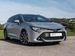 Toyota COROLLA TS Corolla TS 1.8 Hybrid Comfort + Pack Sport segunda mão Lisboa