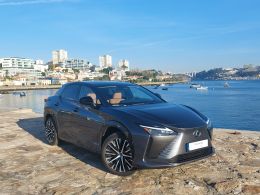 Lexus RZ RZ 450e Luxury segunda mão Porto