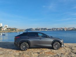 Lexus RZ RZ 450e Luxury segunda mão Porto