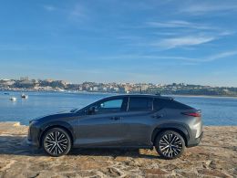 Lexus RZ RZ 450e Luxury segunda mão Porto