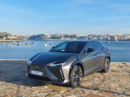 Lexus RZ RZ 450e Luxury segunda mão Porto