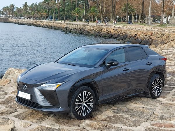 Lexus RZ segunda mano Porto