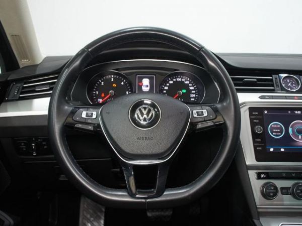 Volkswagen Passat Advance 2.0 TDI 110 kW (150 CV) DSG