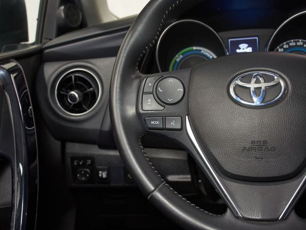 Toyota Auris hybrid 140H Active