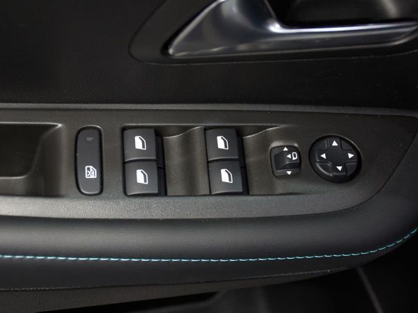 Peugeot 208  1.2 Puretech S&S Allure Pack EAT8 100